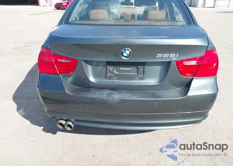 2011 BMW 328I xDrive z USA, uszkodzony, nr VIN WBAPK5C57BA657840